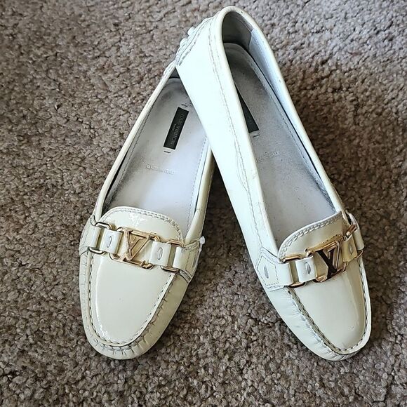 Louis Vuitton Shoes Driving LoafersPale Yellow Patent Leather Size 37 EU 6.5 Us - Picture 1 of 10